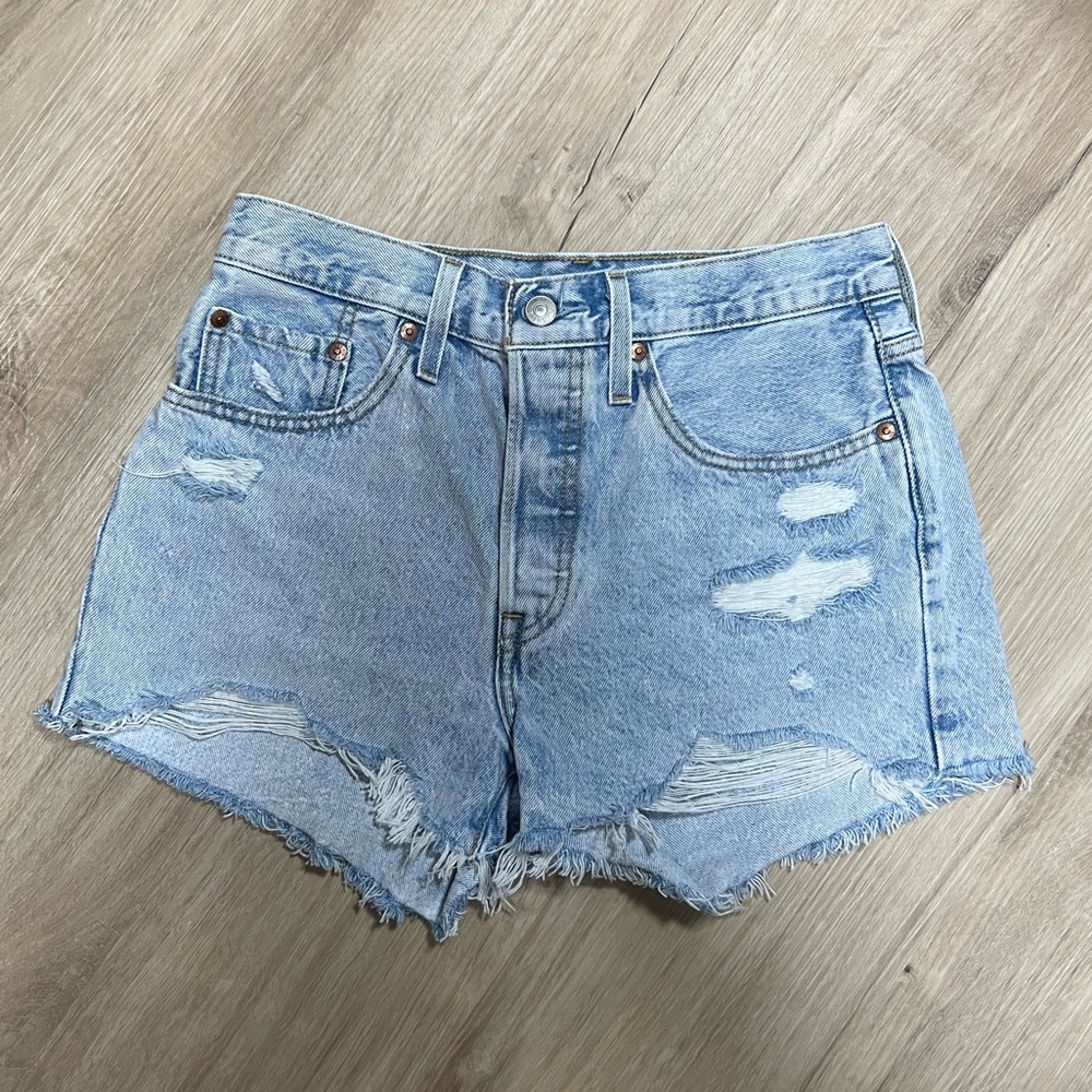 501 LEVI JEAN SHORTS